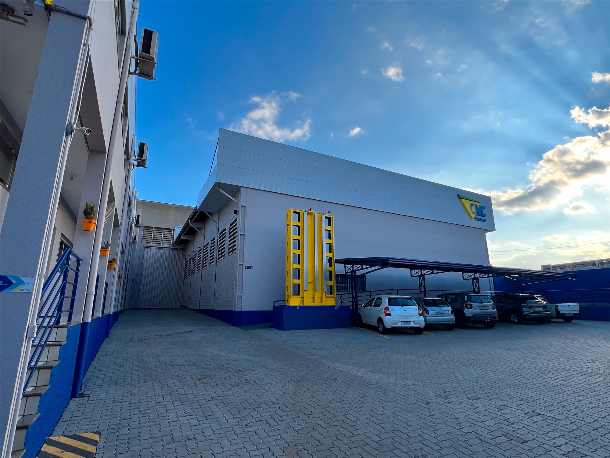 Fachada da unidade industrial do Grupo CNC